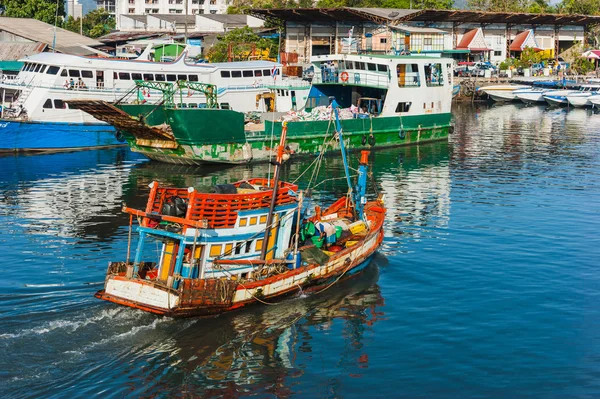 Barcos en el mar en Tailandia — Foto de Stock