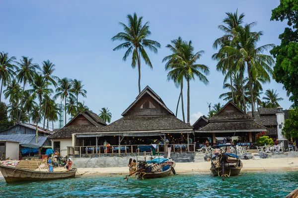 Boten op zee in thailand — Stockfoto