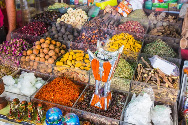 Dried herbs flowers spices in the spice souq at Deira — Stock Photo, Image