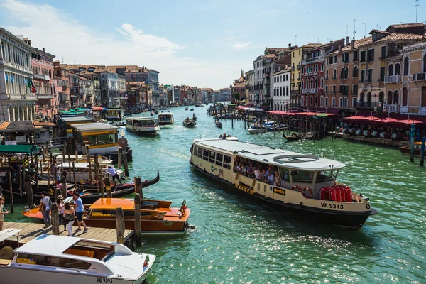 Utsikt över Canal Grande från Rialtobron — Stockfoto