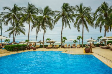 Tropikal Resort havuz şezlong ile