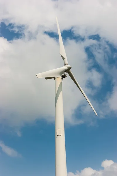 Elektrownia wiatrowa o mocy młyn — Zdjęcie stockowe