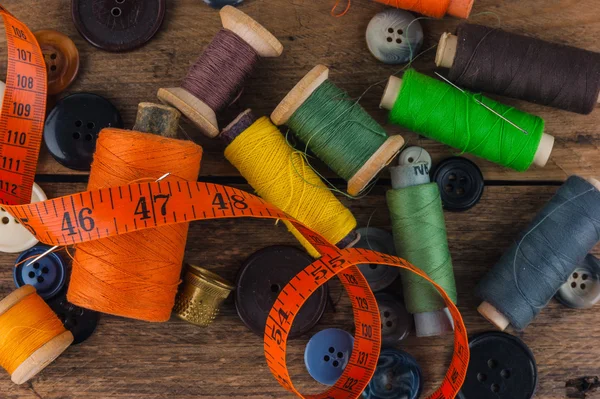 Naaien oude houten tafel — Stockfoto