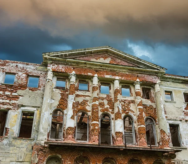 Mansión abandonada no muy lejos de Moscú — Foto de Stock