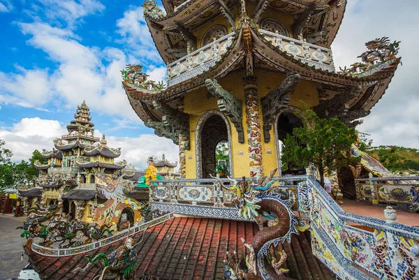 Linh Phuoc pagoda w Wietnamie. — Zdjęcie stockowe