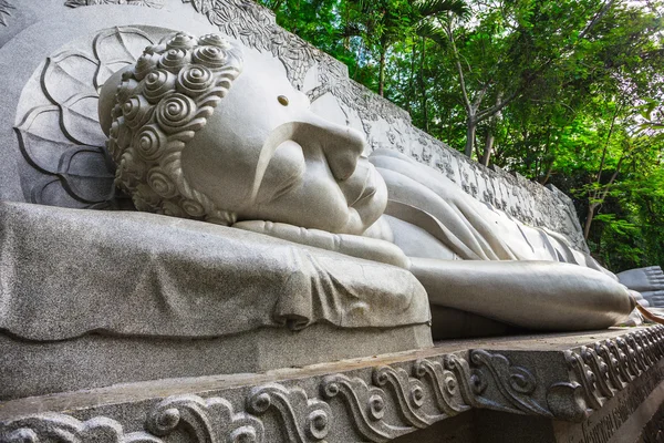 Buda uzun oğlu Pagoda, uyku — Stok fotoğraf