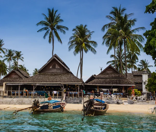 Tayland'da denizde tekneler