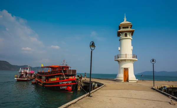 Faro su un molo di Bang Bao — Foto Stock