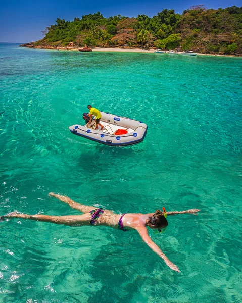 Woman swimming near boat in sea — Stock Photo, Image