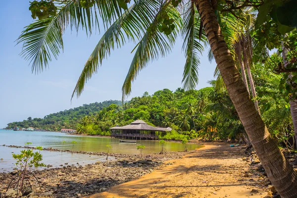 Tropical beach på ön Koh Chang — Stockfoto