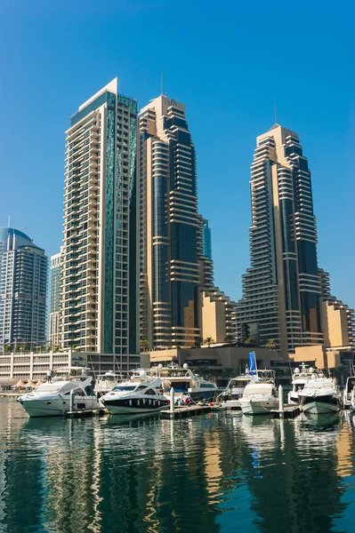Bâtiments et rues de grande hauteur à Dubaï, EAU — Photo
