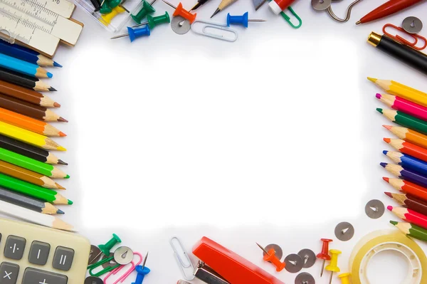 Monatskalender mit Bürobedarf — Stockfoto