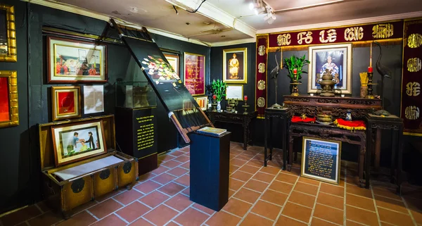 Målningar i museet av silke i Nha Trang — Stockfoto