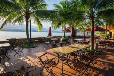 Vietnam tablolarla Cafe