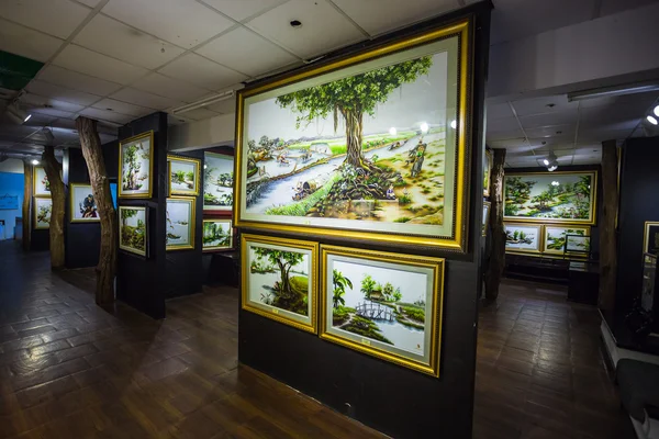Målningar i museet av silke i Nha Trang — Stockfoto