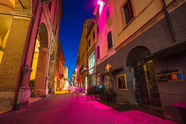 Eski şehrin gece sokakta — Stok fotoğraf