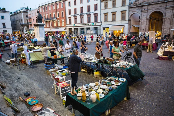 Flea market at the old square in Rimini — Stock Photo, Image