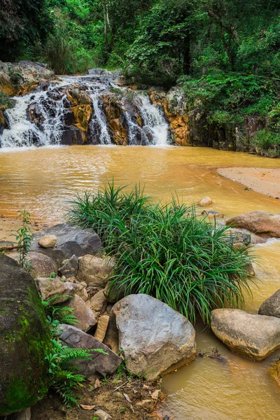 Vodopád Yang Bay ve Vietnamu — Stock fotografie