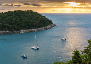 Deniz Phuket yakınındaki küçük ada