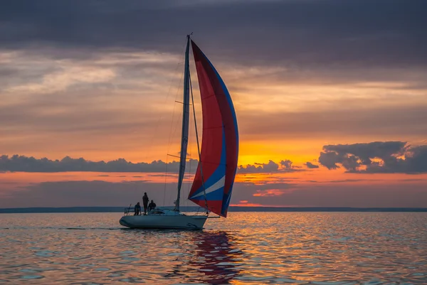 Yacht partecipa a gare di vela — Foto Stock