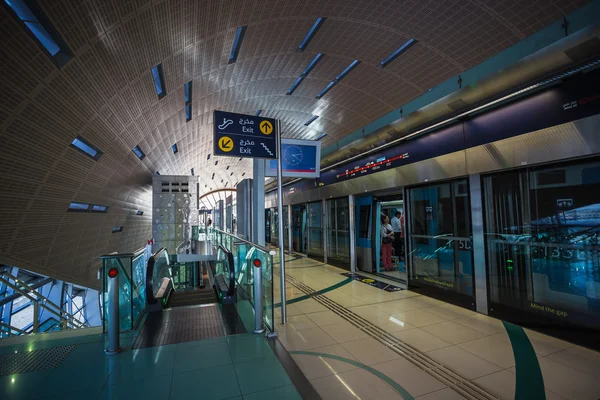 Metro van Dubai, Verenigde Arabische Emiraten — Stockfoto