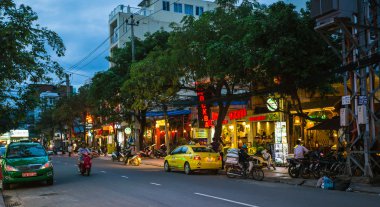 Vietnam kaplıca kenti sokaklarında görüntüleyin