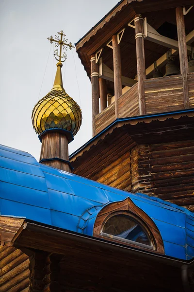 Cruz en la cúpula de la Iglesia Ortodoxa — Foto de Stock