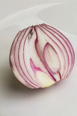 Kırmızı soğan dilimlenmiş