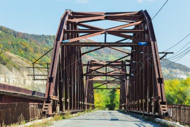 Köprü terk edilmiş bir