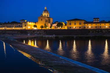 Nehrin gece manzarası