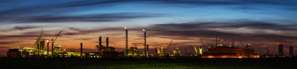 Refinaria de petróleo fábrica — Fotografia de Stock