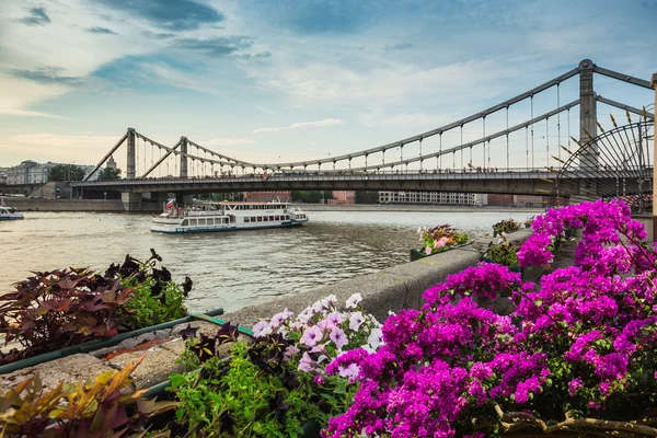Стальная подвеска Крымский мост — стоковое фото