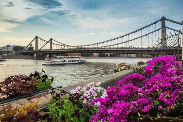 Steel suspension Krymsky Bridge — Stock Photo, Image