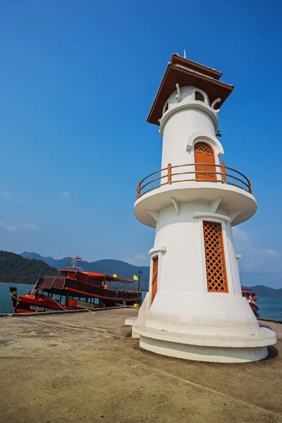 Vuurtoren op de pier van een Bang Bao — Stockfoto