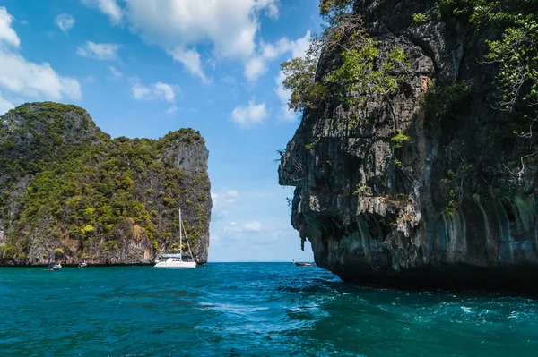 Tayland'da denizde tekneler — Stok fotoğraf