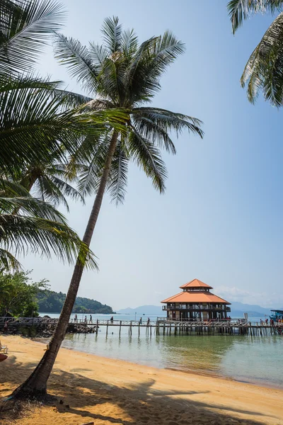 Vackra tropiska stranden på Koh Chang — Stockfoto