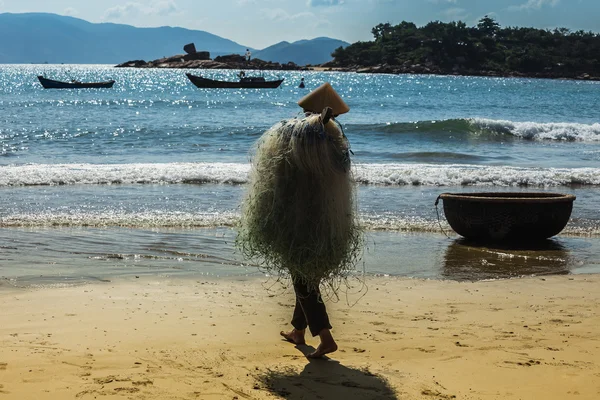 Nha Trang Vietnam Nov Unidentified Fisherman Working Beach Nha Trang — Stock Photo, Image