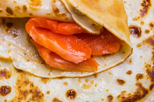 Pancakes with smoked salmon and butter — Stock Photo, Image
