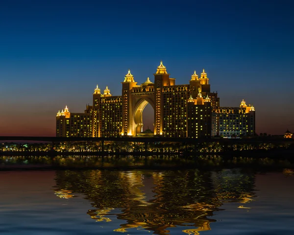 Night view of Atlantis Hotel — Stock Photo, Image