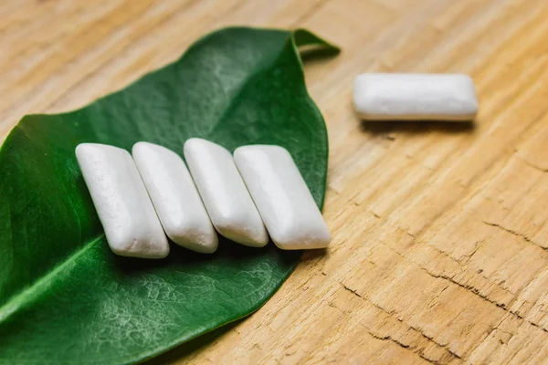 Chewing gums is on a leaf — Stock Photo, Image