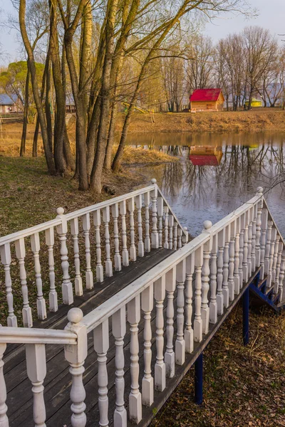 Rekkverk med balusters i bakgrunnen – stockfoto