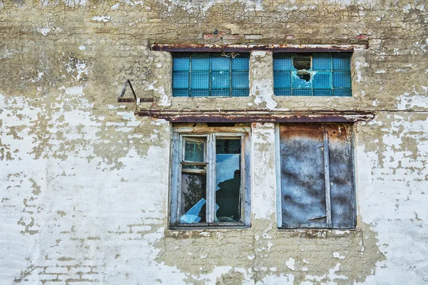 Jeden dřevěný starých oken — Stock fotografie