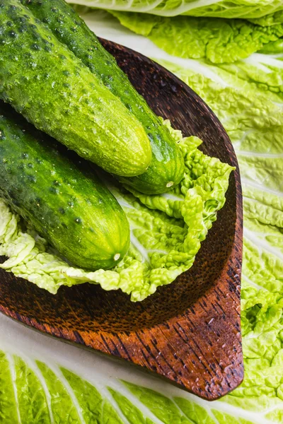 Fresh raw lettuce and cucumbers — Stock Photo, Image