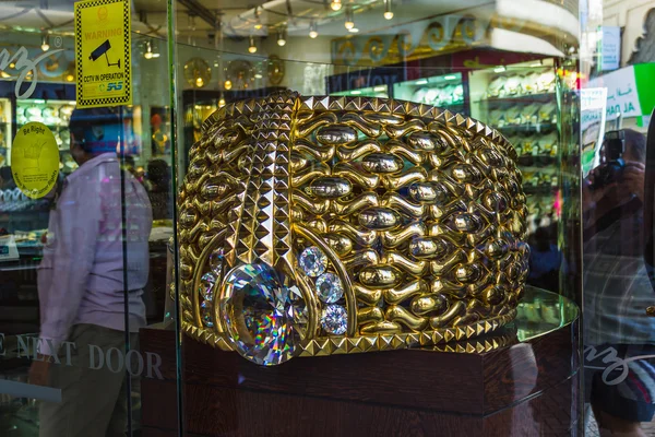 Μεγαλύτερο χρυσό δαχτυλίδι στο Deira Gold Souq — Φωτογραφία Αρχείου