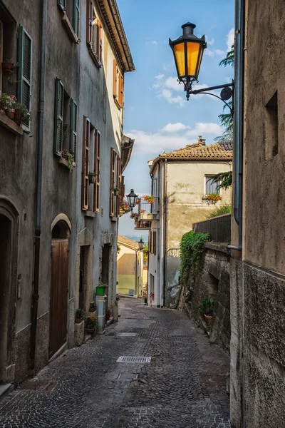 Schöne kleine gassen von san marino — Stockfoto