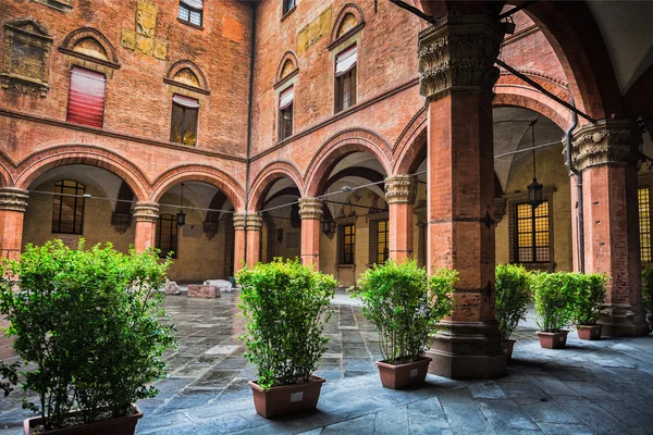 Dziedziniec Palazzo Comunale w Bolonii — Zdjęcie stockowe