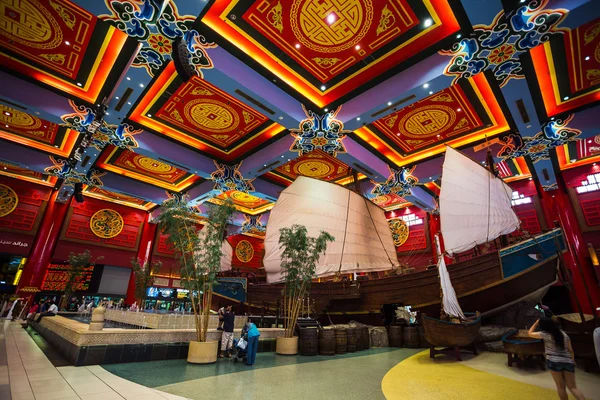 Battuta alışveriş merkezinde geminin alay