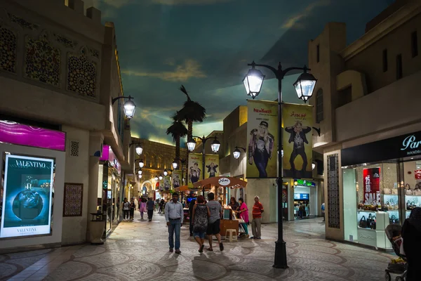 Battuta Mall stormarknad i Dubai — Stockfoto