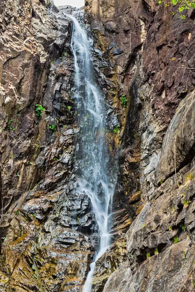 Wodospad na wyspie Koh Chang — Zdjęcie stockowe
