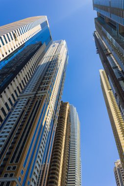 yüksek binaları ve sokakları Dubai